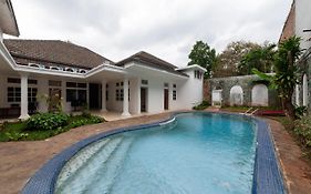 Urbanview Hotel De Breeze Kemang Jakarta by RedDoorz